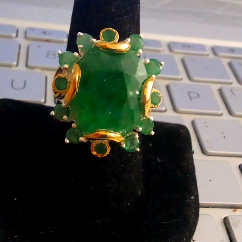 Gorgeous 28ct natural Zambian emerald cocktail ring Size 8.25 🌹